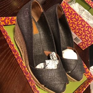 Tory Burch Wedge- Silver metallic